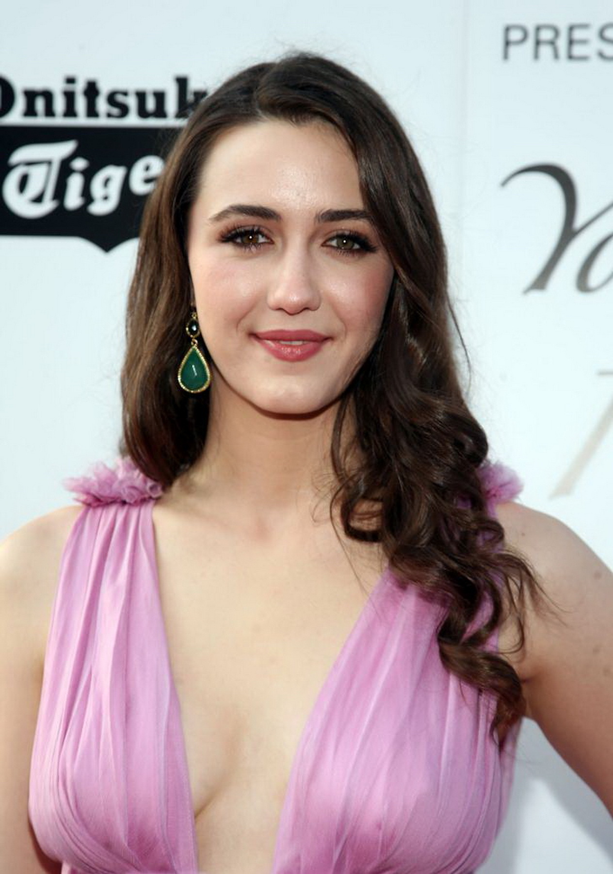 How tall is Madeline Zima?